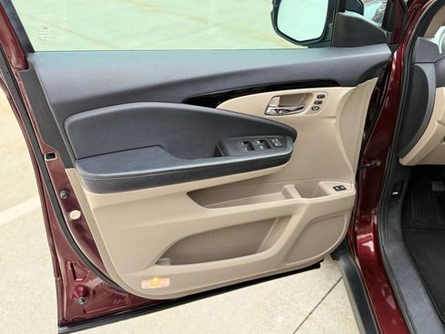 Used 2018 Honda Pilot Touring image 12
