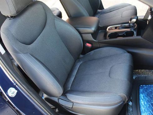 Used 2019 Hyundai Santa Fe SE image 12