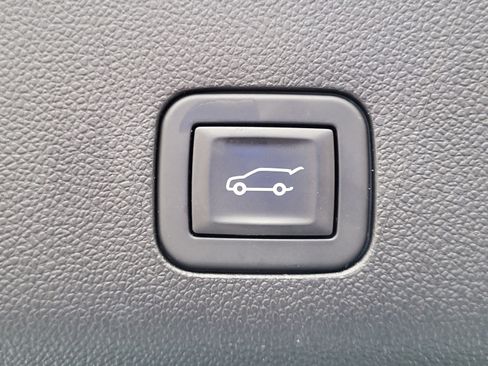 Used 2025 Chevrolet Tahoe LT AWD/4WD image 32