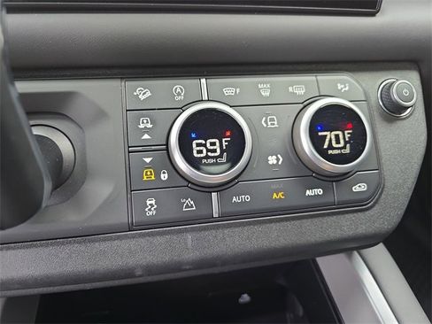 Used 2025 Land Rover Defender 130 V8 image 27