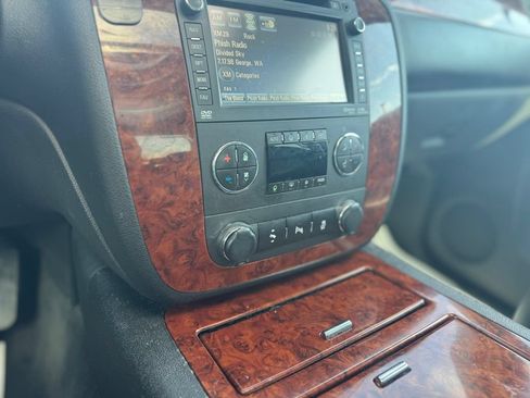 Used 2013 Chevrolet Avalanche LTZ AWD/4WD image 55