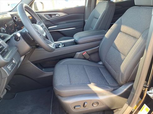 New 2026 Chevrolet Traverse LT image 13