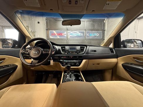 Used 2016 Kia Sedona LX w/ LX Convenience Package image 17
