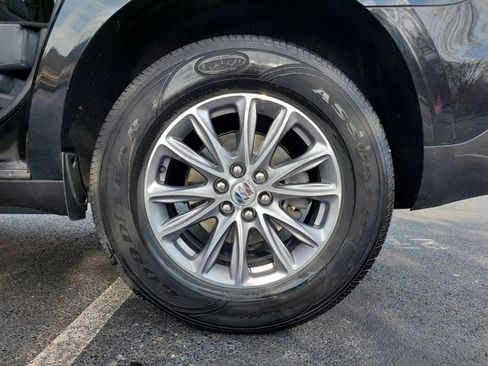 Used 2023 Buick Enclave Essence image 26