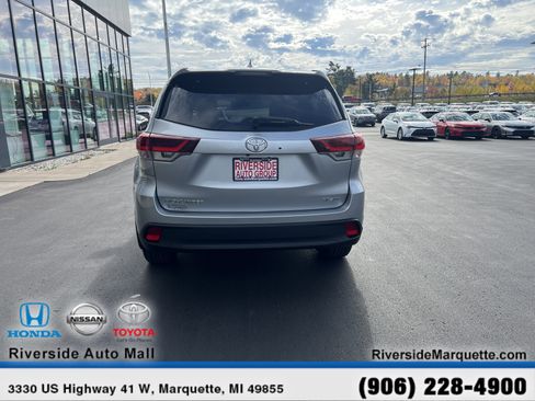 Used 2019 Toyota Highlander AWD V6 image 7