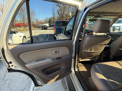 Used 2000 Toyota 4Runner Limited image 11