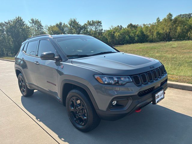 Used 2024 Jeep Compass Trailhawk AWD/4WD image 2
