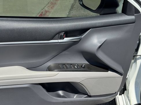 Used 2023 Toyota Camry SE FWD image 15
