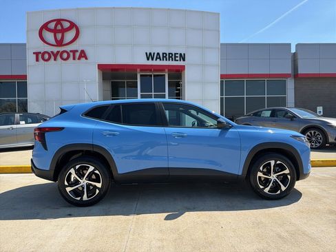 Used 2024 Chevrolet Trax RS w/ Sunroof Package image 3