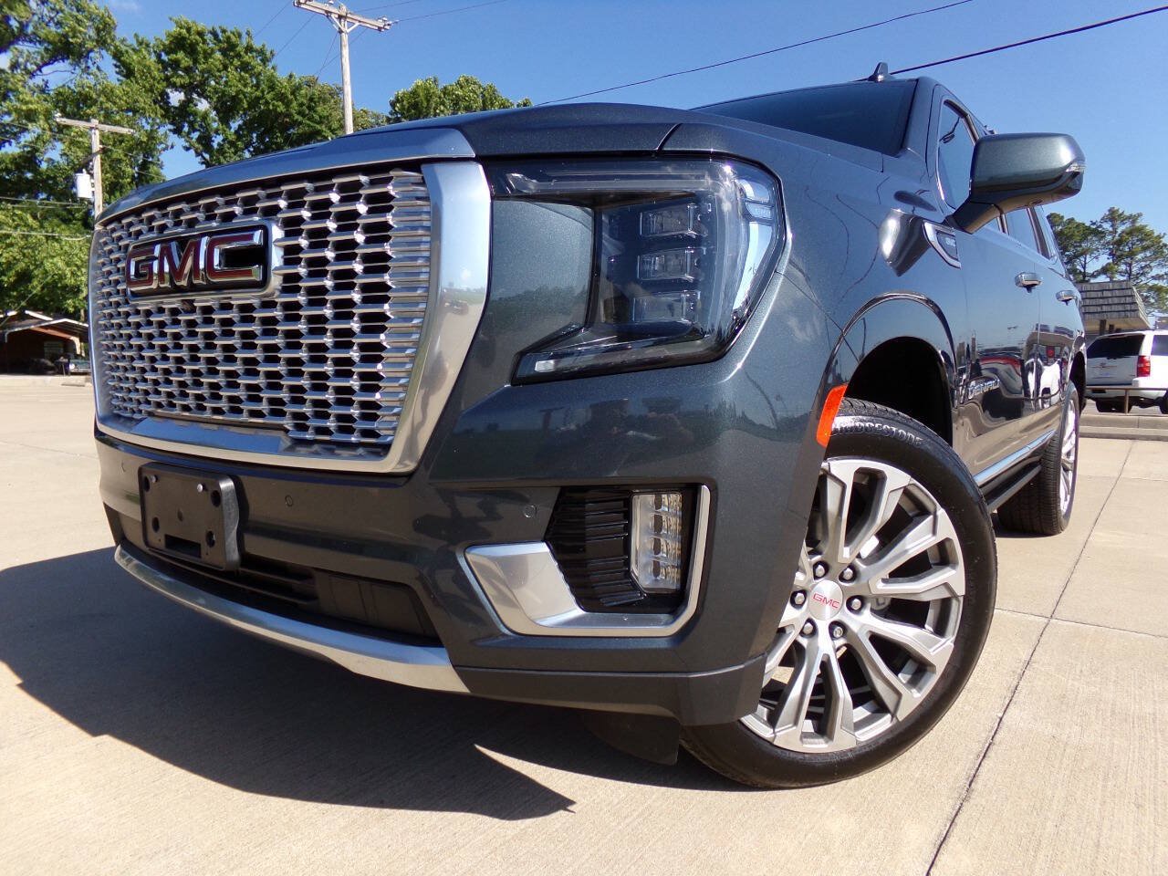 Used 2021 GMC Yukon Denali w/ Denali Ultimate Package AWD/4WD image 10