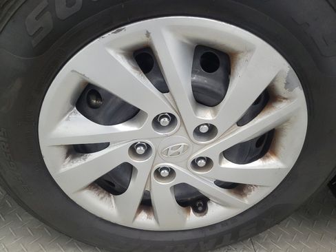 Used 2017 Hyundai Elantra SE image 31