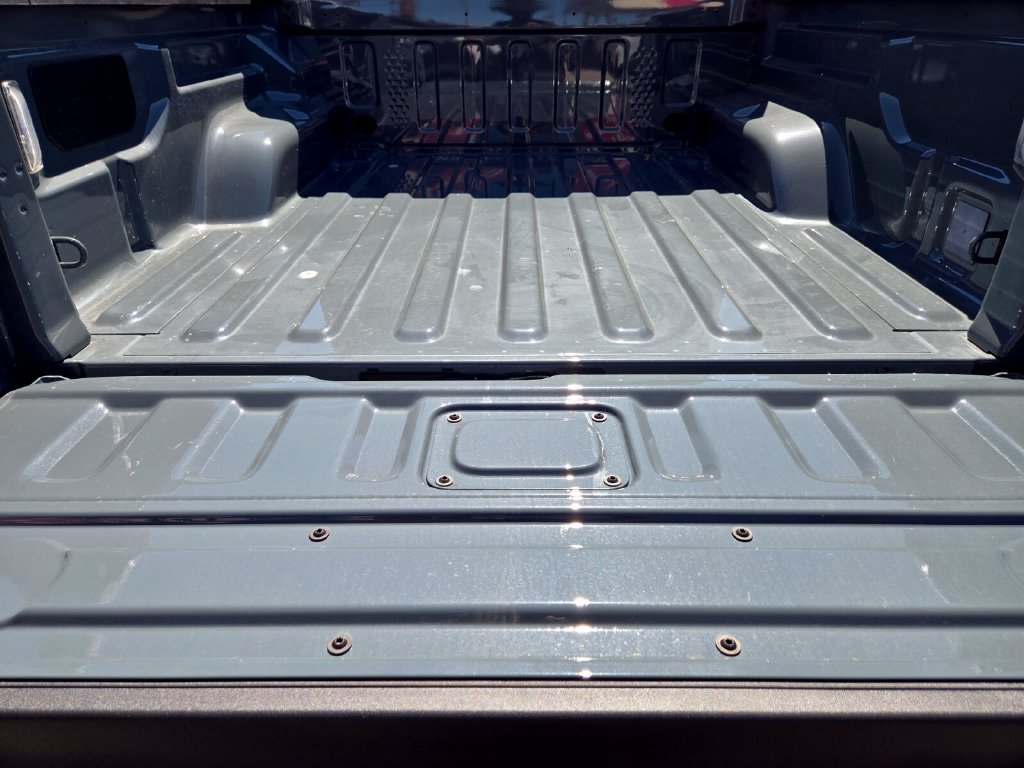 Used 2025 Jeep Gladiator Sport AWD/4WD image 19