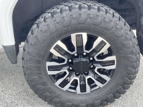 Used 2024 GMC Sierra 2500 Denali Ultimate AWD/4WD image 9