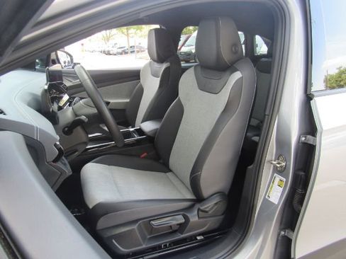 Used 2023 Volkswagen ID.4 Pro image 6
