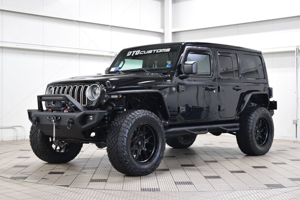Used 2025 Jeep Wrangler Unlimited Sahara AWD/4WD image 3