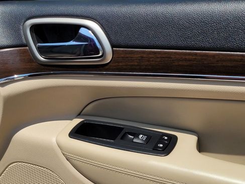 Used 2015 Jeep Grand Cherokee Limited w/ Trailer Tow Group IV image 39