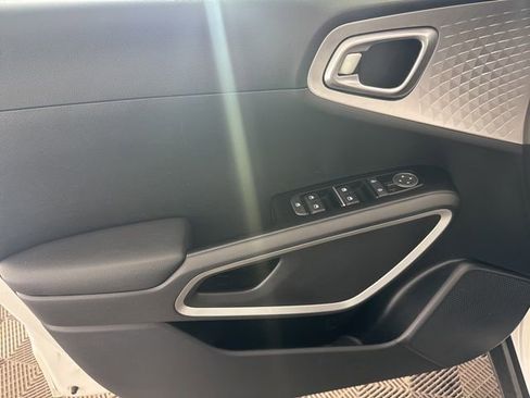 Certified 2024 Kia Soul S image 18