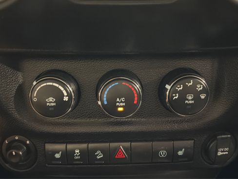 Used 2017 Jeep Wrangler Unlimited Sahara w/ Max Tow Package AWD/4WD image 27