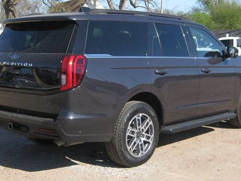 Used 2025 Ford Expedition Active AWD/4WD image 5