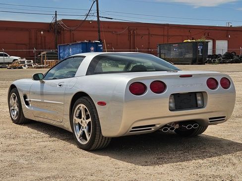 Used 2001 Chevrolet Corvette Coupe RWD image 7