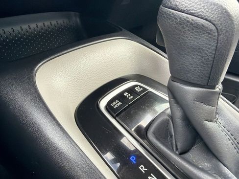Used 2021 Toyota Corolla LE FWD image 25