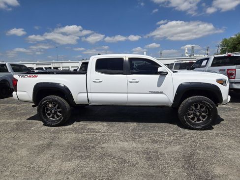 Used 2019 Toyota Tacoma TRD Off-Road w/ Technology Package image 4