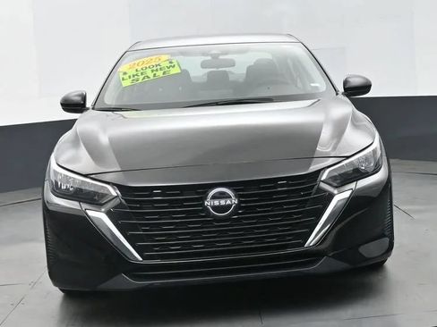 Used 2024 Nissan Sentra SV FWD image 2