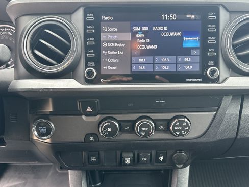 Used 2020 Toyota Tacoma TRD Sport image 28