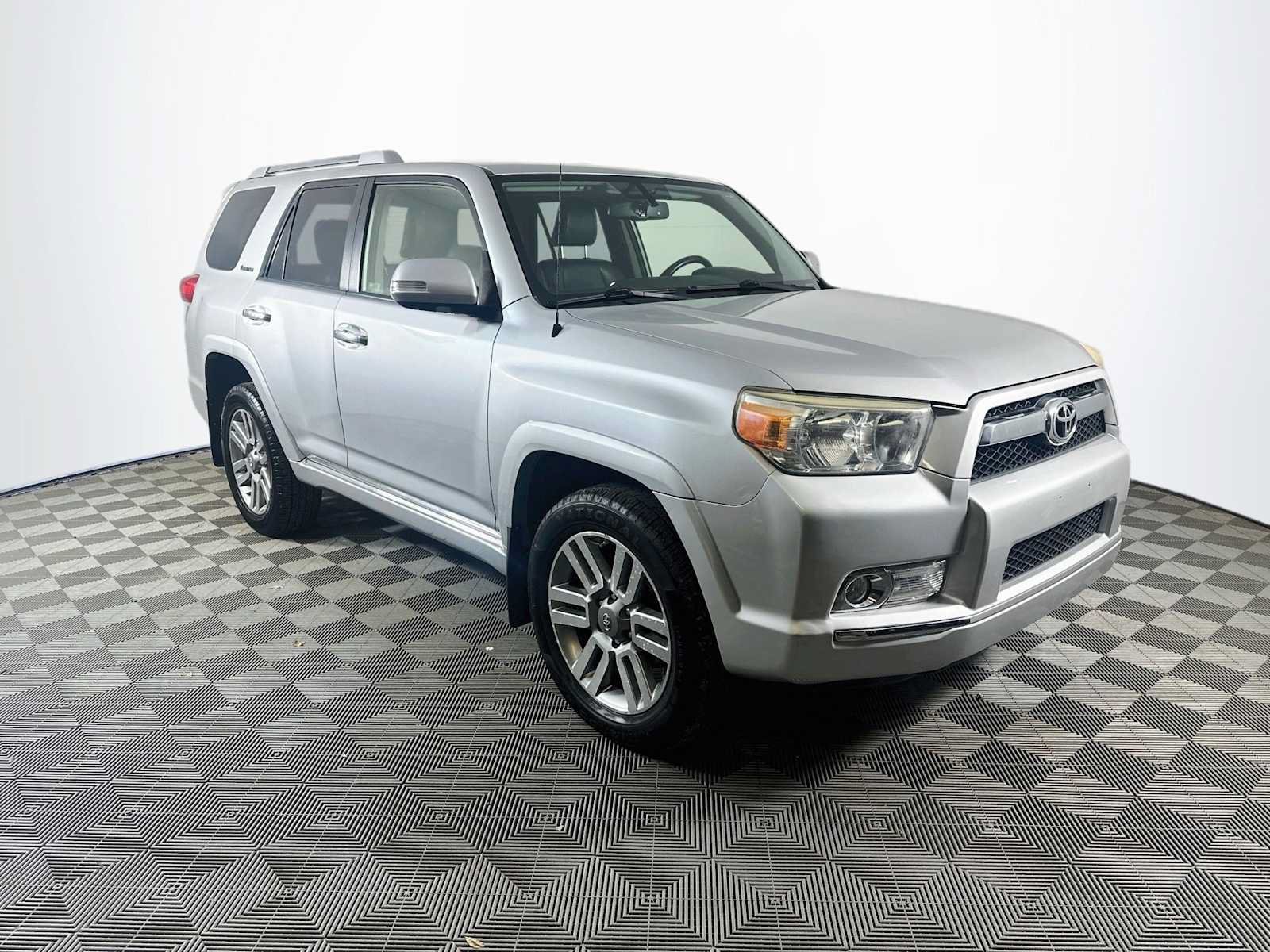 Used 2013 Toyota 4Runner Limited AWD/4WD image 3