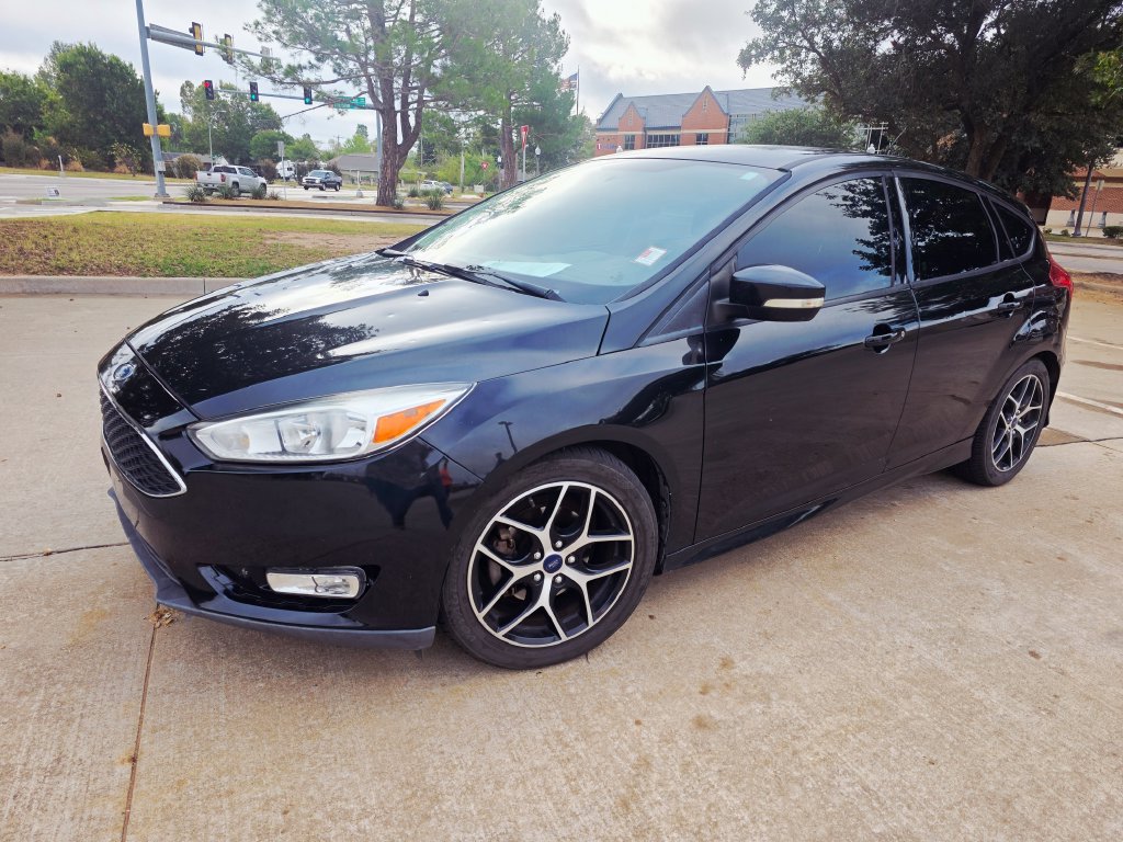 Used 2015 Ford Focus SE w/ SE Sport Package FWD image 4
