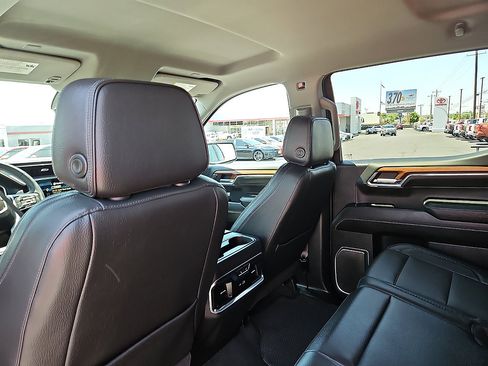 Used 2023 GMC Sierra 1500 Denali w/ Technology Package AWD/4WD image 9