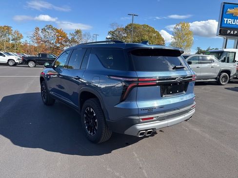 Used 2025 Chevrolet Traverse Z71 image 7