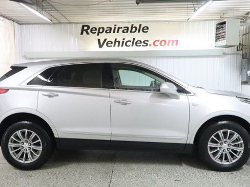 Used 2017 Cadillac XT5 Luxury w/ Driver Awareness Package AWD/4WD image 4