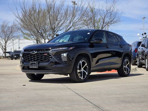 Used 2024 Chevrolet Trax RS image 2