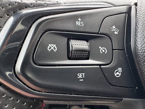 Used 2024 Chevrolet Trax RS w/ Sunroof Package image 17