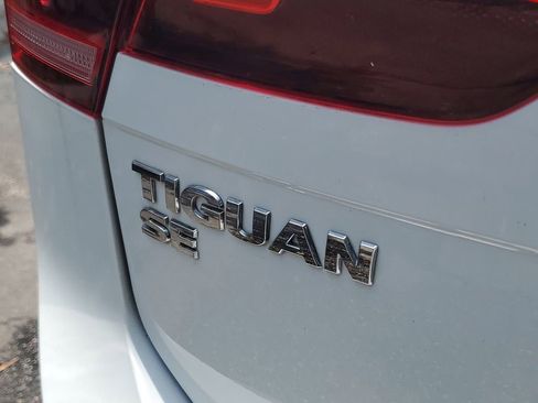 Used 2021 Volkswagen Tiguan SE R-Line AWD/4WD image 9
