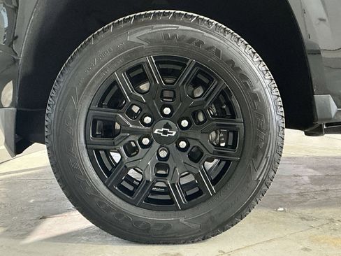 Used 2024 Chevrolet Colorado LT w/ LPO, Dark Essentials Package image 20