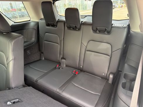 Used 2025 Nissan Pathfinder SL AWD/4WD image 17