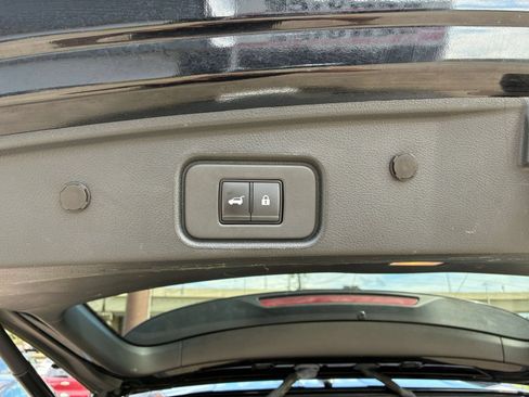 Used 2025 Nissan Pathfinder SV FWD image 19