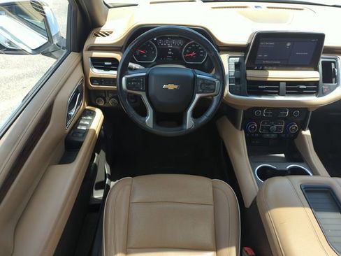 Used 2021 Chevrolet Suburban Premier w/ Premium Package RWD image 13