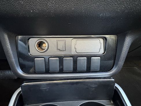 Used 2017 Mitsubishi Outlander ES image 18