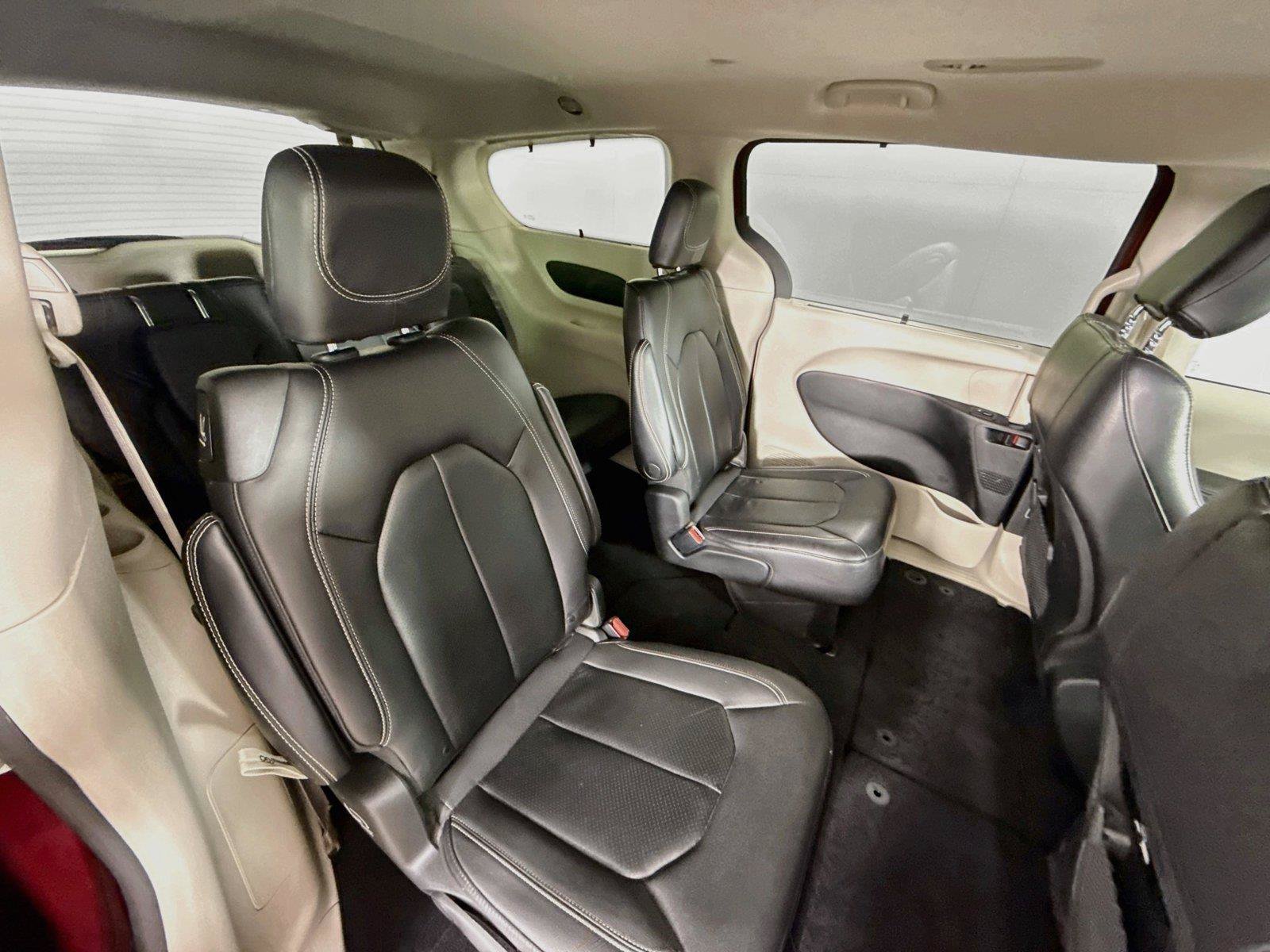 Used 2022 Chrysler Pacifica Touring-L AWD/4WD image 27