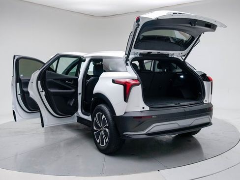 Used 2024 Chevrolet Blazer EV LT image 19