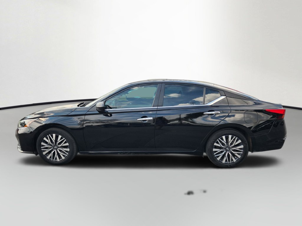 Used 2025 Nissan Altima 2.5 SV FWD image 4