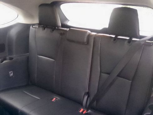 Used 2025 Toyota Highlander XLE FWD image 14