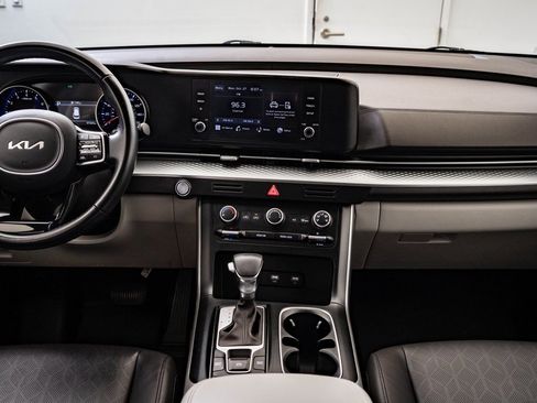 Used 2023 Kia Carnival LX image 28