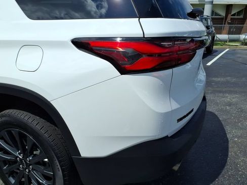 Used 2023 Chevrolet Traverse RS FWD image 37