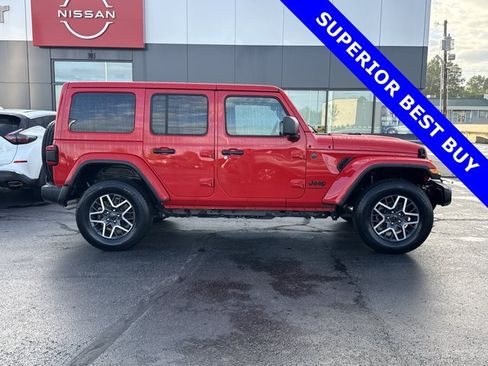 Used 2025 Jeep Wrangler Unlimited Sahara AWD/4WD image 2