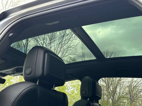 Certified 2026 Porsche Macan AWD/4WD image 17