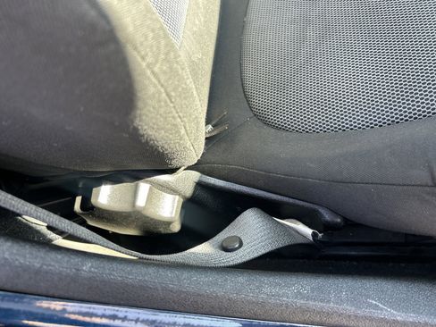 Used 2007 Pontiac Solstice w/ Preferred Package image 29